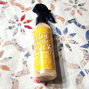 Shimmer finishing spray